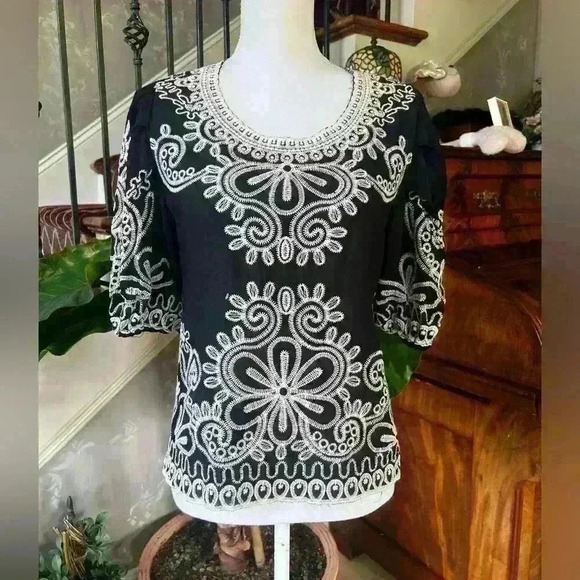 Solitaire crochet top black and white Exc condition. Loose elastic sleeve size M - Picture 3 of 15